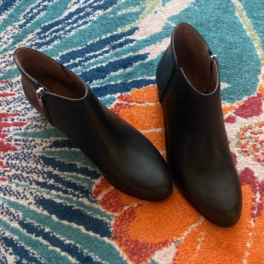 Antonio Melani black leather ankle boot